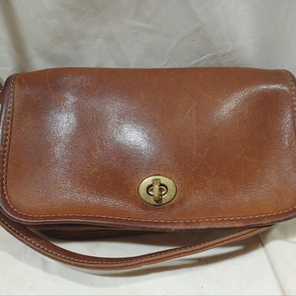 Vintage Coach Dinky Crossbody Bag - Picture 4 of 11